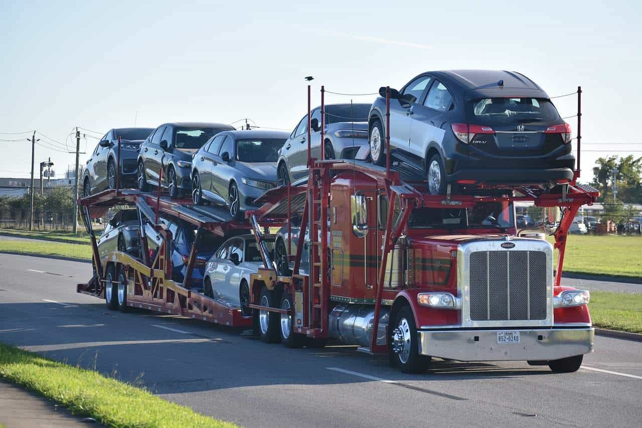 You are currently viewing Open or Enclosed Auto Transport? Experts Weigh In